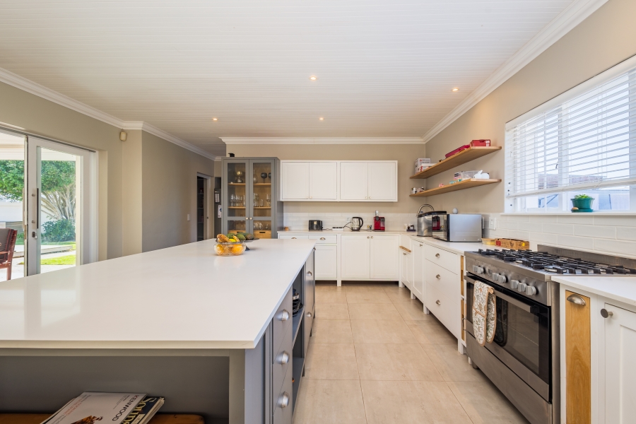 4 Bedroom Property for Sale in Whale Rock Western Cape